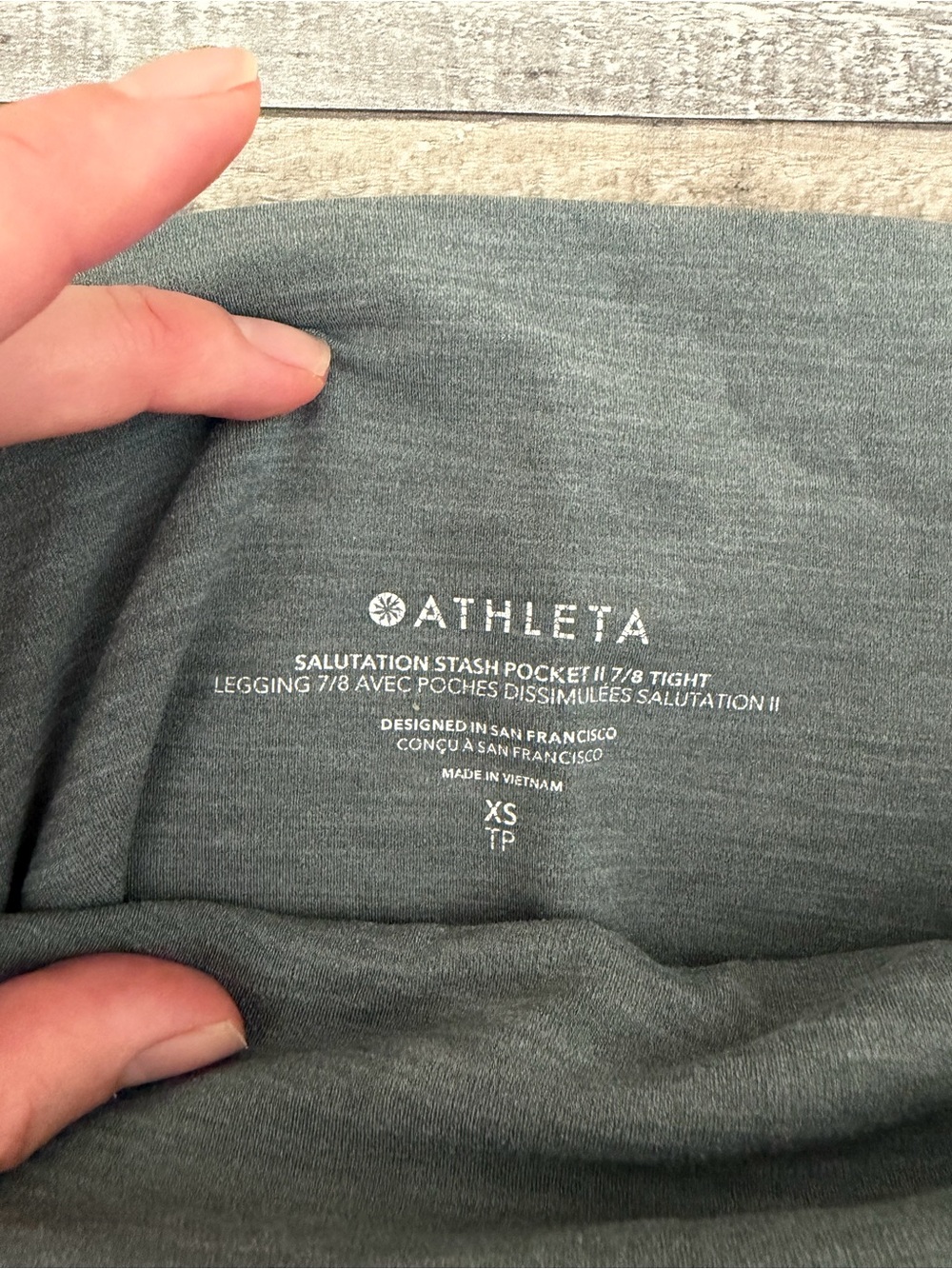 Athleta Salutation Stash cropped legging XS